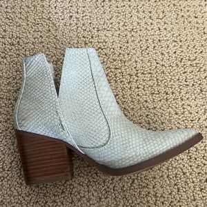 Off white bootie